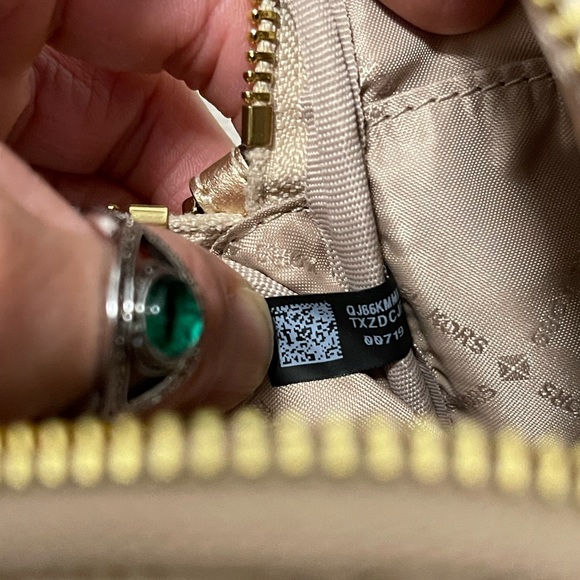 NWOT Michael Kors Winnie Medium Quilted Phone Crossbody Bag In Metallic Gold - Picture 8 of 12